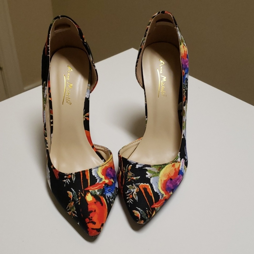 Anne Michelle floral shoes in size 6